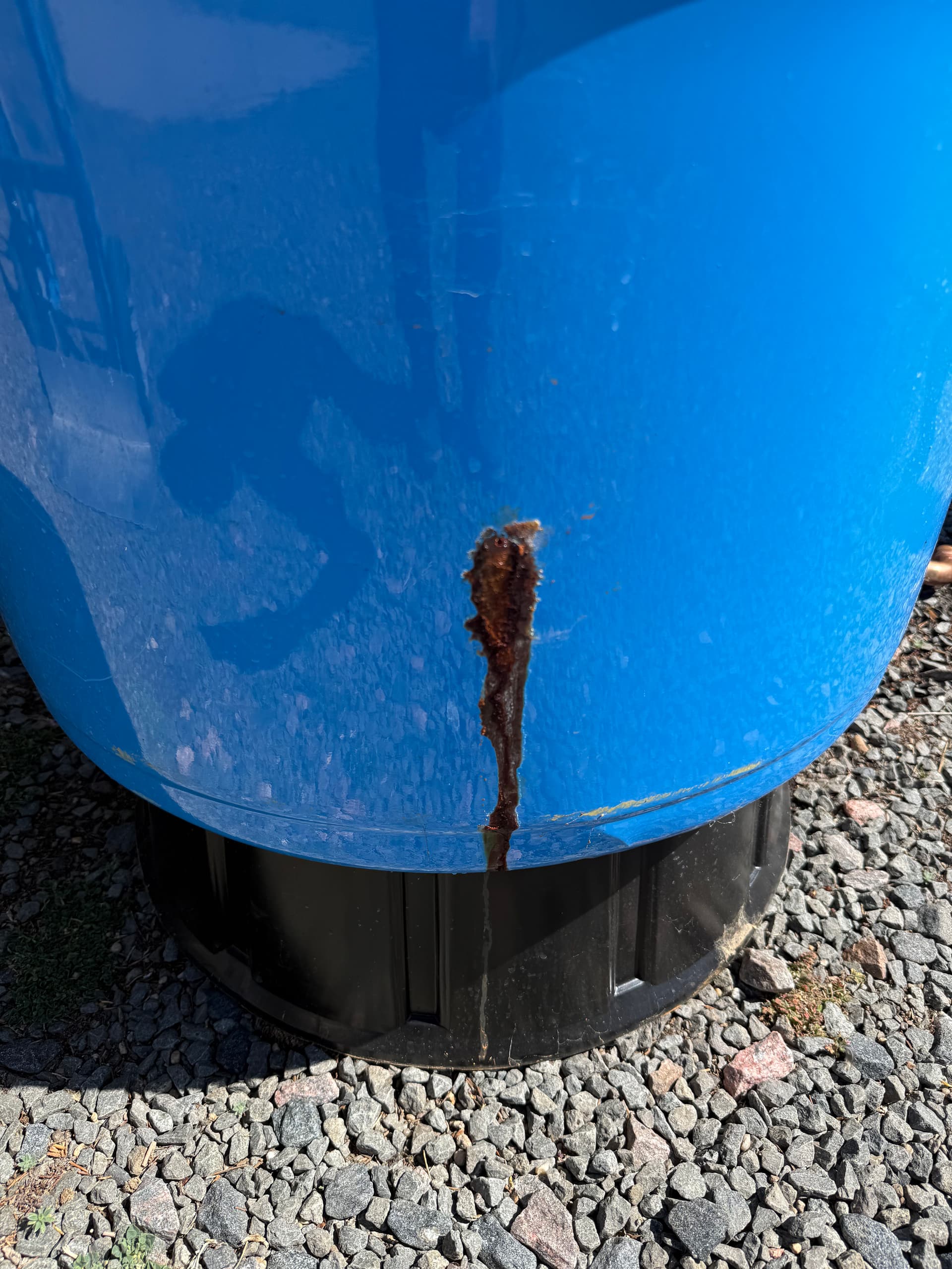 Gallery photos for Leaking Well Tank Replaced Before It Caused Real Trouble: Image #1