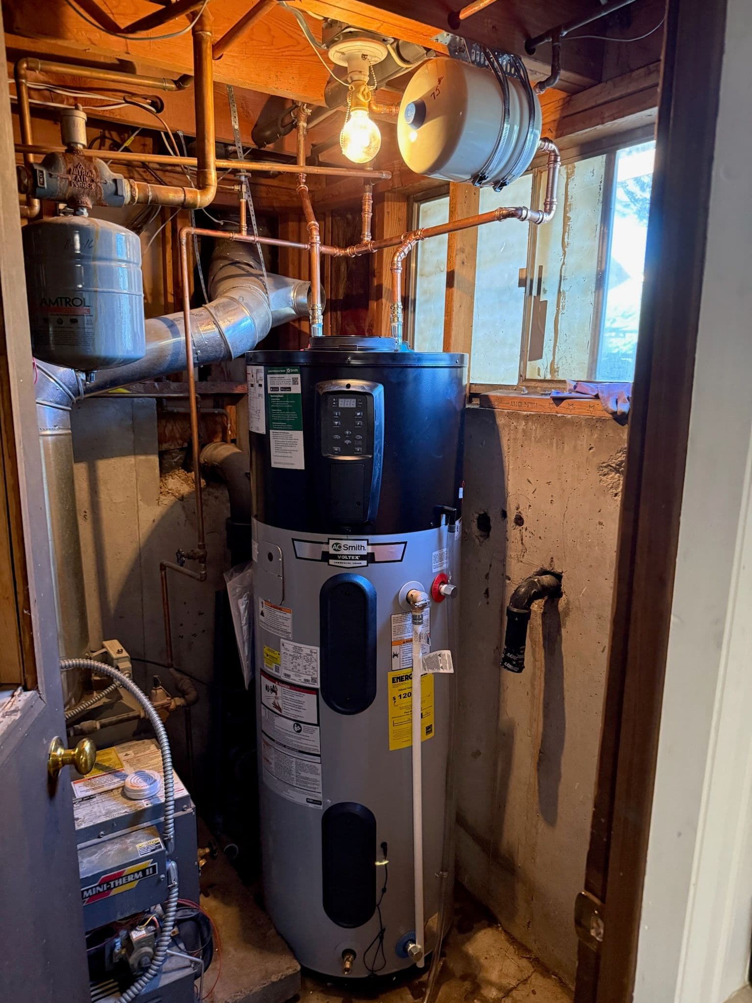 Efficient Heat Pump Water Heater Upgrade image